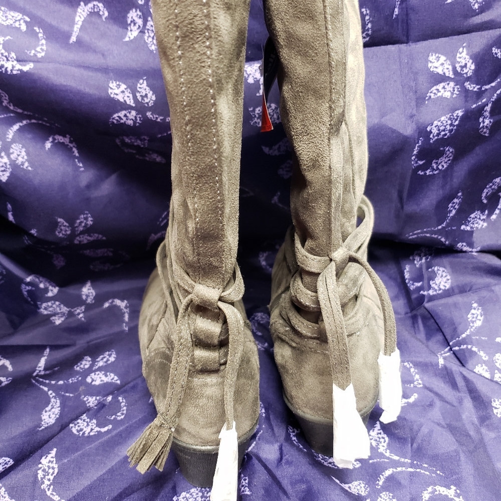 Boots - Picture 4 of 4